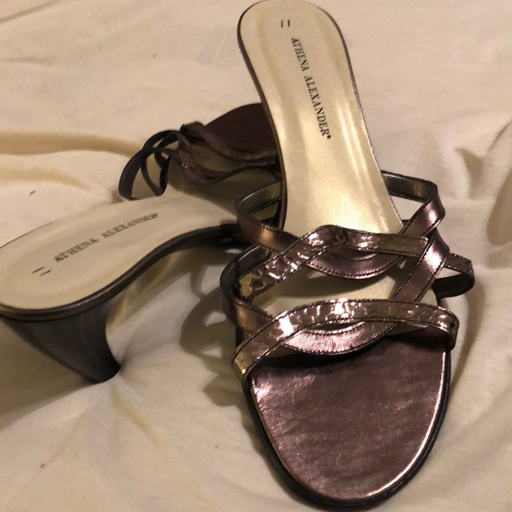 Cute bronze sandals!